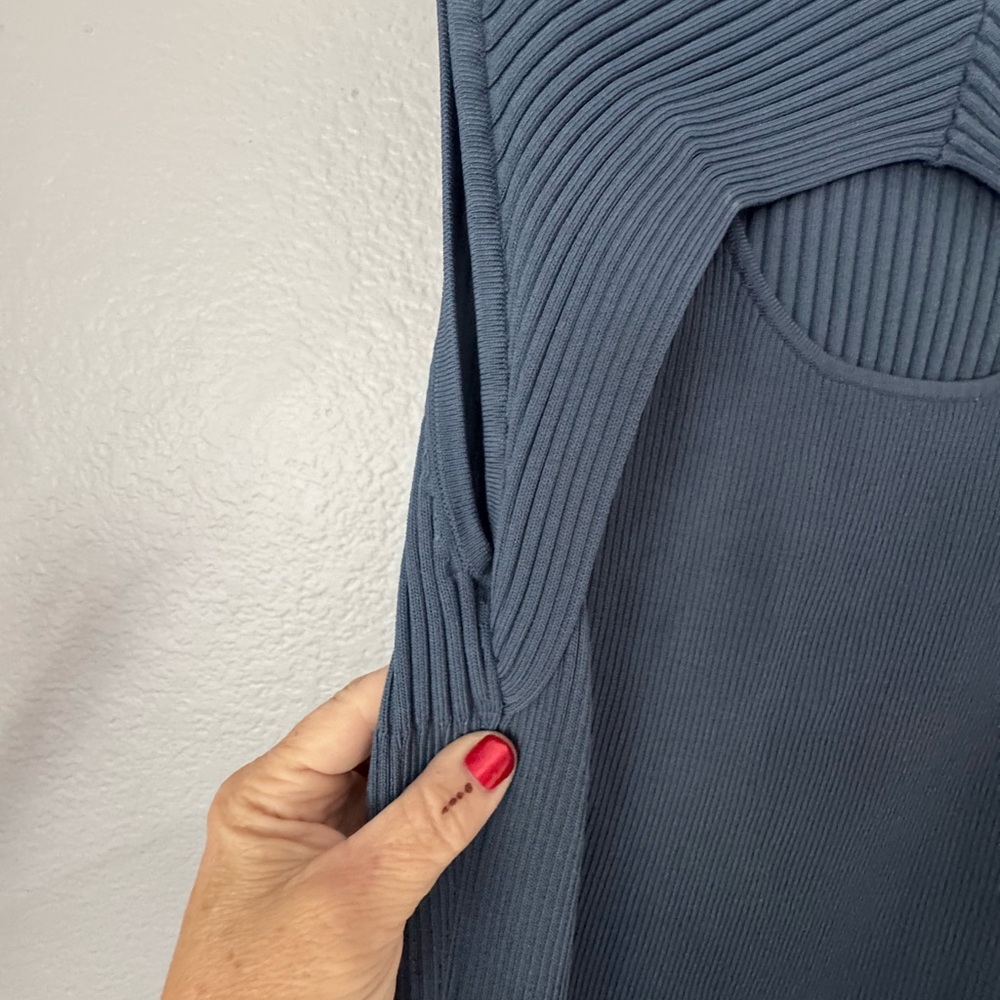 White House Black Market Blue Ribbed Sleeveless Sweater. - Picture 4 of 11